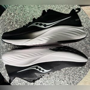 🖤SAUCONY-WOMEN'S LANCER 3- brand new, never worn!